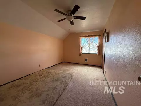 Bedroom - 848 Jonathan Rd, Weiser, ID 83672 photo 6 of 8