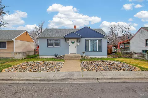 835 12th St, Clarkston, WA 99403