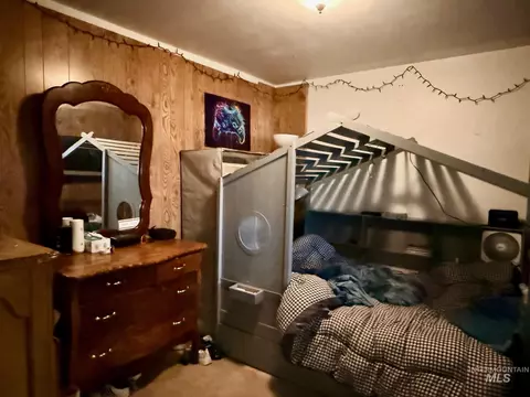 Bedroom - 335 N Pine St, Peck, ID 83545 photo 2 of 3