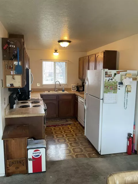 743 Lawrence Ave, Twin Falls, ID 83301