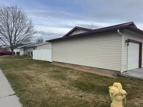 Exterior - 1145 Utah St, Gooding, ID 83330 photo 4 of 14