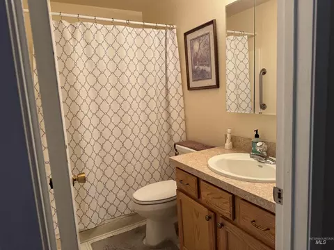 Bath - 1145 Utah St, Gooding, ID 83330 photo 1 of 3