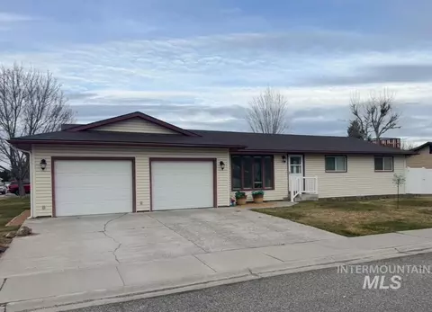 1145 Utah St, Gooding, ID 83330