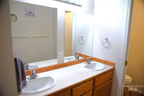 Bath - 1065 Loafer Ln, Weiser, ID 83672 photo 2 of 2