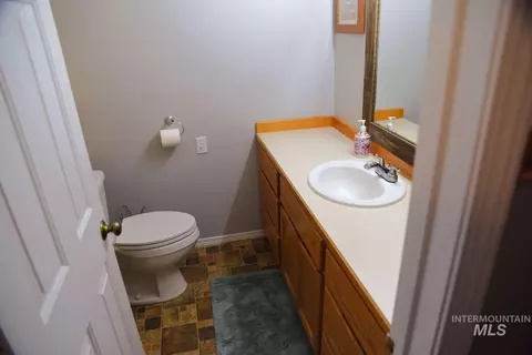 Bath - 1065 Loafer Ln, Weiser, ID 83672 photo 1 of 2