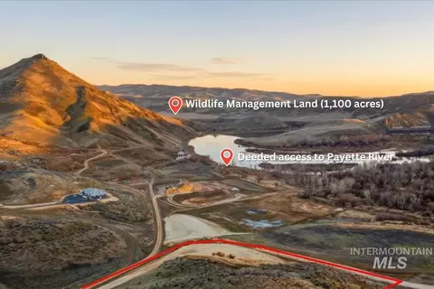 8720 Lagoon Ln, Montour, ID 83617
