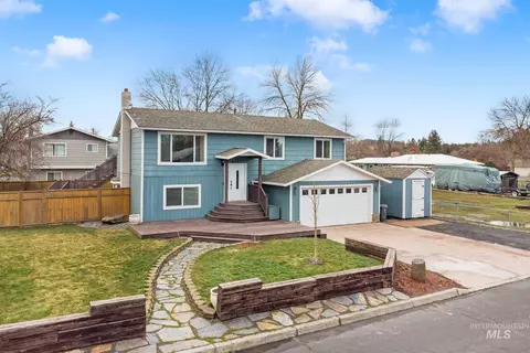814 Valley View Dr, Moscow, ID 83843