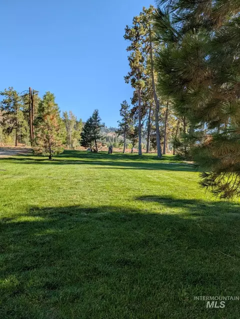 3897 N Rawah Dr, Featherville, ID 83647