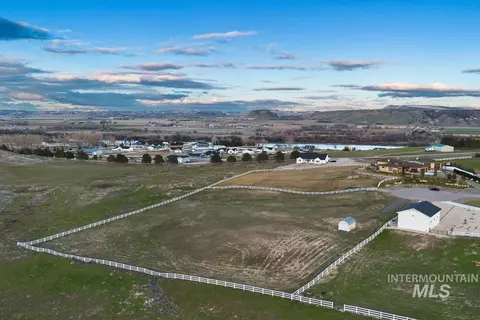 101 Twilight Trl, Marsing, ID 83639
