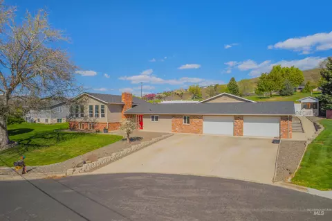 3413 Bluebird Cir, Lewiston, ID 83501