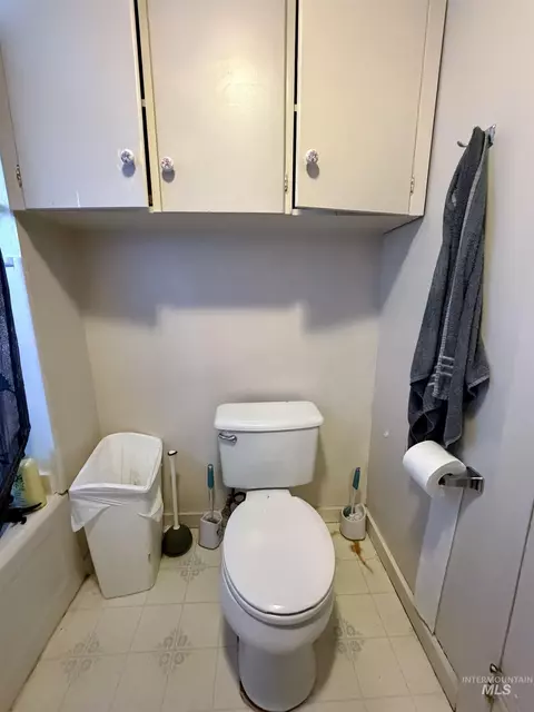 Bath - 710 Maple St, Kamiah, ID 83536 photo 2 of 4