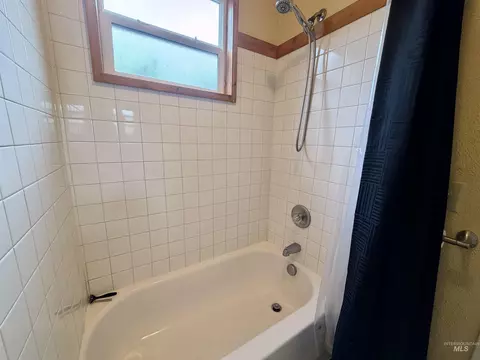 Bath - 710 Maple St, Kamiah, ID 83536 photo 4 of 4