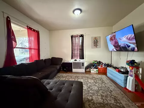 Living - 710 Maple St, Kamiah, ID 83536 photo 2 of 3