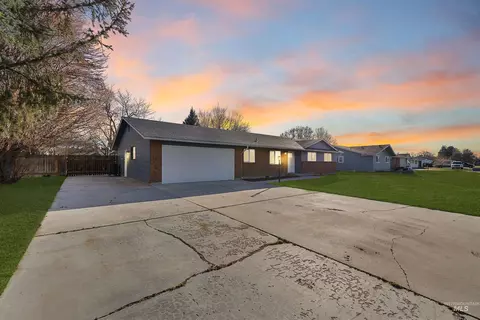 2117 E Massachusetts Ave, Nampa, ID 83686