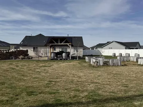 Exterior - 817 Owl Ct, Jerome, ID 83338 photo 4 of 11