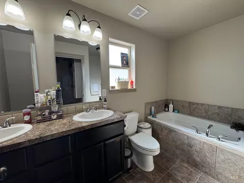 Bath - 817 Owl Ct, Jerome, ID 83338 photo 2 of 4