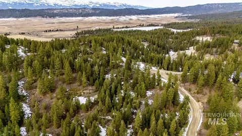 13 Sarah Way, Cascade, ID 83611 photo 6