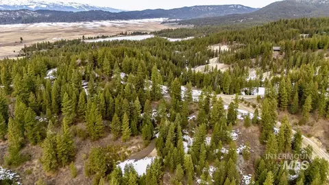 13 Sarah Way, Cascade, ID 83611