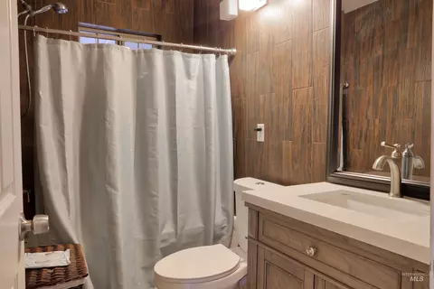 Bath - 305 N 3rd St, Mccall, ID 83638 photo 1 of 1