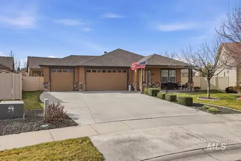 2008 S Belknap Loop, Nampa, ID 83686