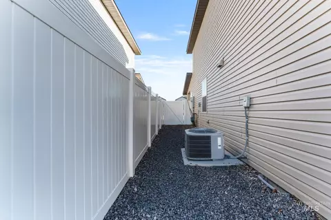 Exterior - 816 Jack Ave, Jerome, ID 83338 photo 3 of 5