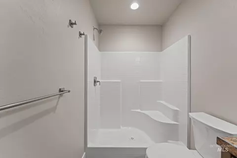 Bath - 816 Jack Ave, Jerome, ID 83338 photo 1 of 5