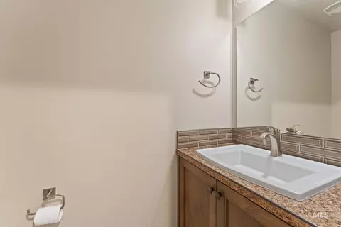 Bath - 816 Jack Ave, Jerome, ID 83338 photo 3 of 5