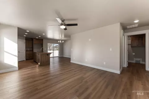 Living - 812 Jack Ave, Jerome, ID 83338 photo 2 of 2
