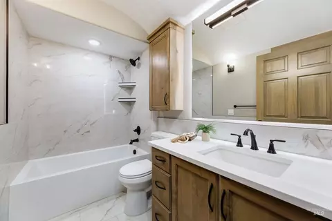 Bath - 79 W Aikens St #203, Eagle, ID 83616 photo 4 of 4