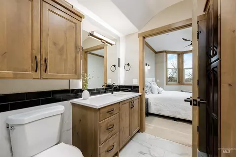 Bath - 79 W Aikens St #203, Eagle, ID 83616 photo 2 of 4