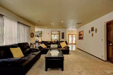 Living - 150 E Hubbard, Kuna, ID 83634 photo 3 of 7