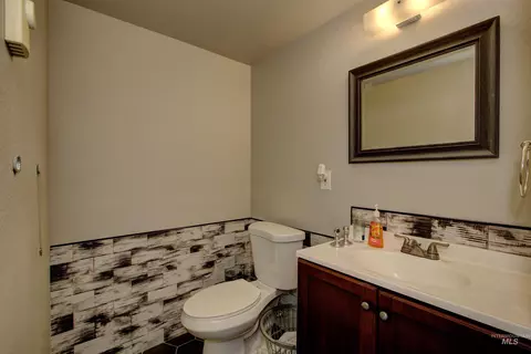 Bath - 150 E Hubbard, Kuna, ID 83634 photo 1 of 1