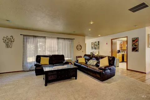 Living - 150 E Hubbard, Kuna, ID 83634 photo 2 of 7