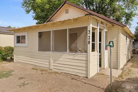 328 W Owyhee Ave, Homedale, ID 83628