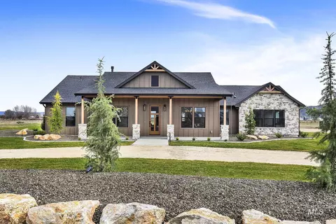 3170 Grandview Ln, Emmett, ID 83617