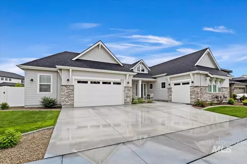 8253 W Brooks Dr, Garden City, ID 83714