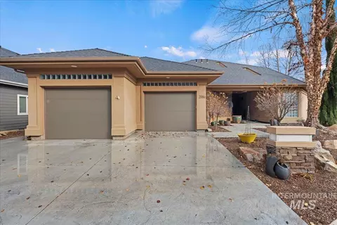 2586 S Creek Pointe Ln, Eagle, ID 83616