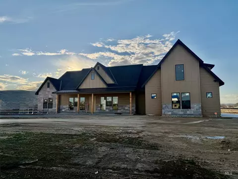 6677 Sophie Ln, Emmett, ID 83617