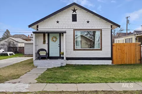 326 Montana St, Gooding, ID 83330