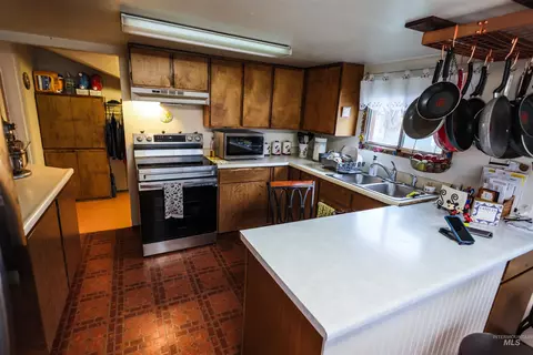Kitchen - 712 Hill St, Kamiah, ID 83536 photo 3 of 5
