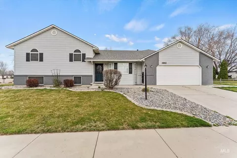 3892 Eisenhower Dr, Meridian, ID 83642