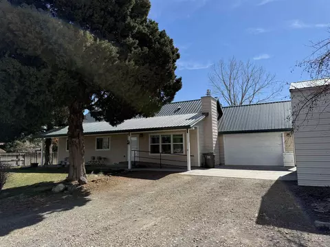 273 W Snake River Ave, Glenns Ferry, ID 83623