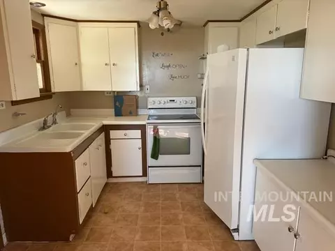 Kitchen - 2580 Schweizer Rd, Nyssa, OR 97913 photo 1 of 1