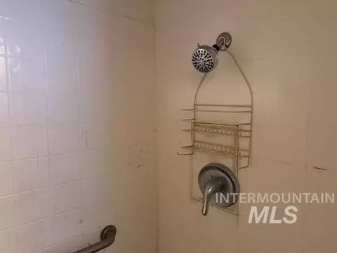 Bath - 2580 Schweizer Rd, Nyssa, OR 97913 photo 2 of 3