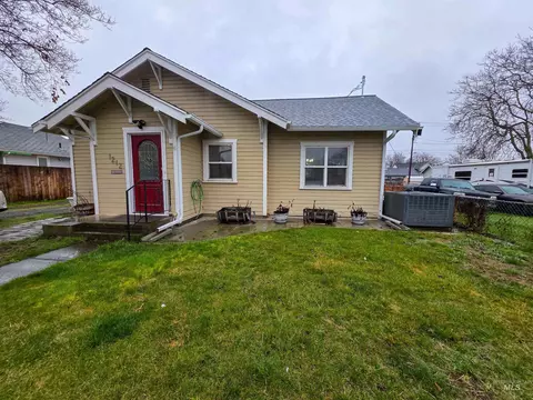 1212 7th St, Clarkston, WA 99403