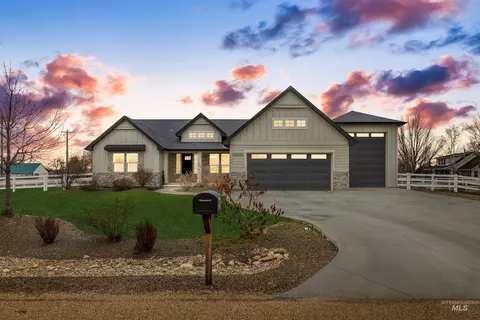 10031 Riverbend Pl, Middleton, ID 83644