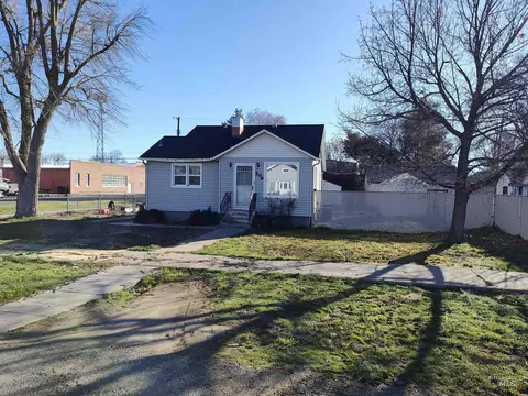506 California St, Gooding, ID 83330