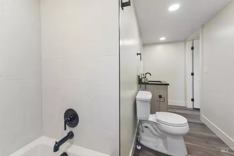 Bath - 116 Raven Loop, Cascade, ID 83611 photo 1 of 2