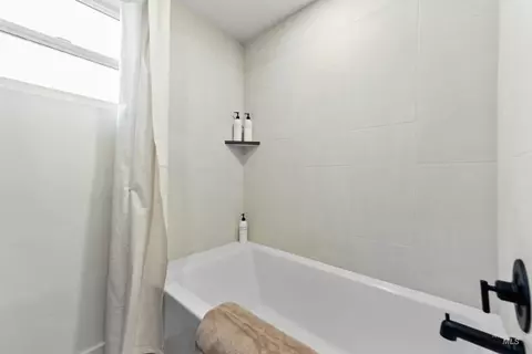 Bath - 116 Raven Loop, Cascade, ID 83611 photo 2 of 2