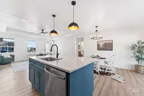 Kitchen - 1330 19th Ave E, Jerome, ID 83338 photo 5 of 7